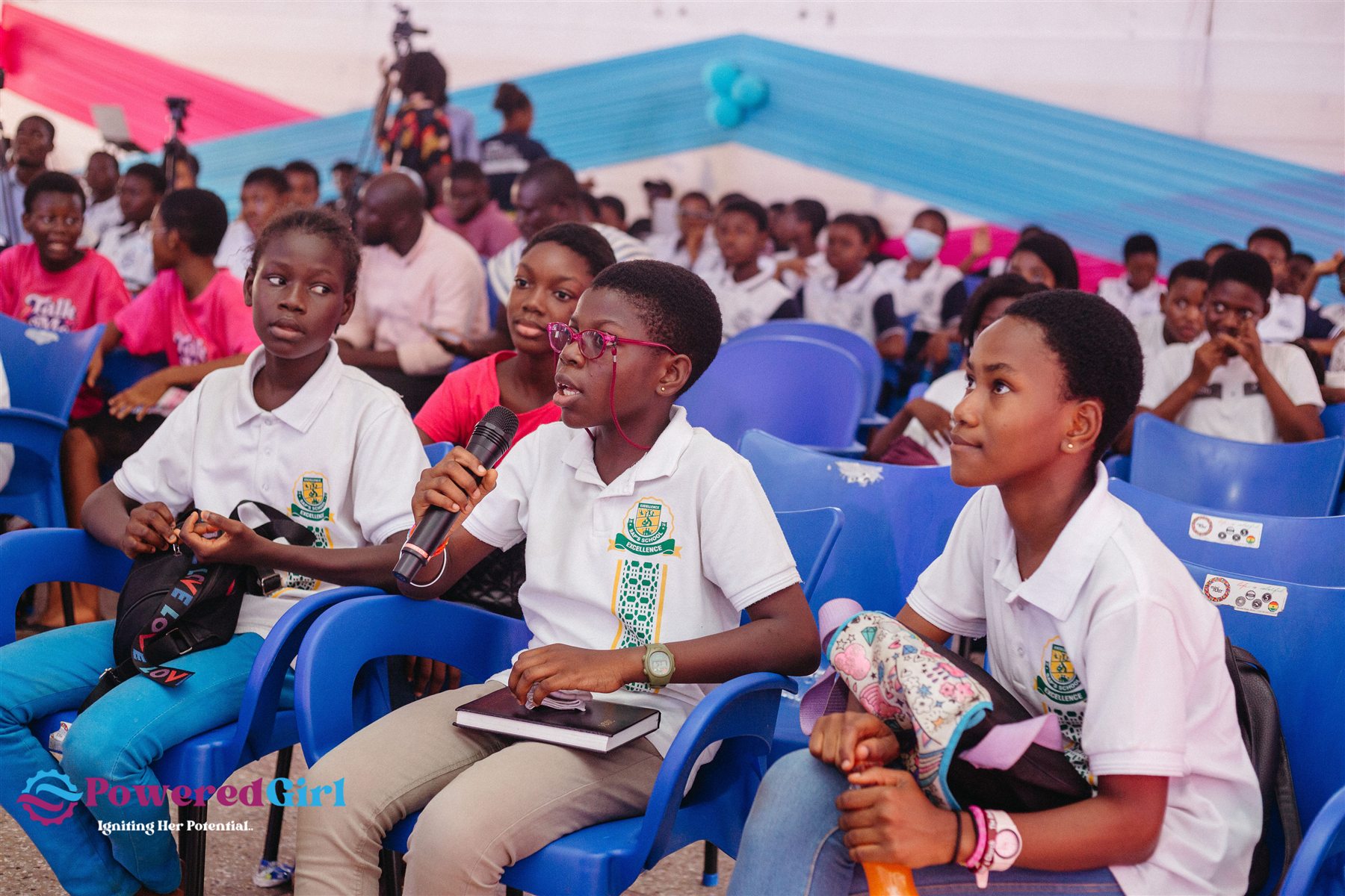 A Powered Girl participant asking a question in a supervised learning environment